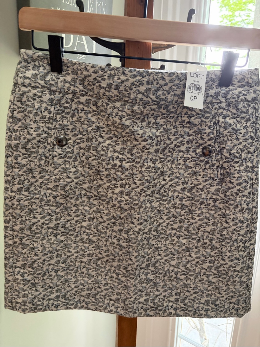 Ann Taylor Loft NWT 0P Petite Ivory and Gray Textured Mini Skirt.